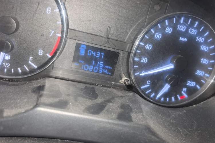 Used JAC Refine M3 2019 IKEA Edition 1.6L Luxury Smart Model Odometer Close Up