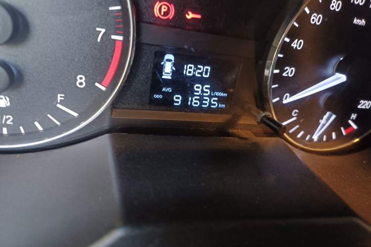Used JAC Refine M3 2019 IKEA Edition 1.6L Luxury Smart Model Odometer Close Up