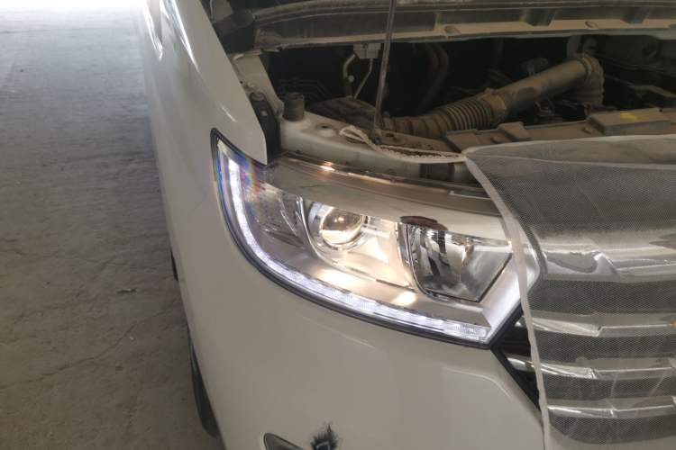 Used JAC Refine M3 2019 IKEA Edition 1.8L Luxury Smart Model Right Front Headlight