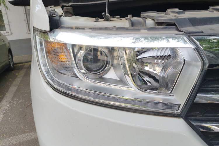 Used JAC Refine M3 2019 IKEA Edition 1.8L Luxury Smart Model Right Front Headlight