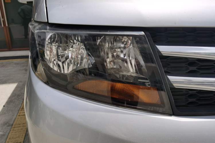 Used JAC Refine M3 2019 PLUS Creator Edition 1.8L Luxury Smart Model Right Front Headlight