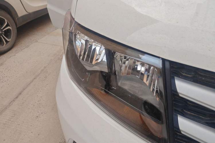 Used JAC Refine M3 2019 PLUS Maker Edition 1.8L Luxury Model Right Front Headlight