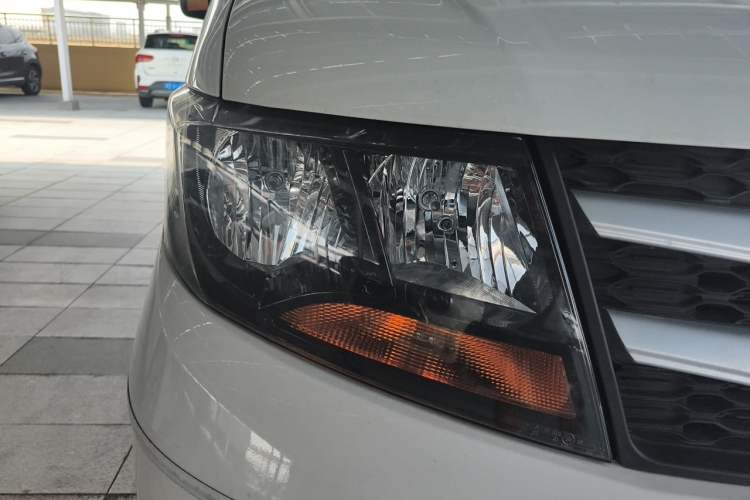 Used JAC Refine M3 2019 1.8L 5-Seater Express Edition Right Front Headlight