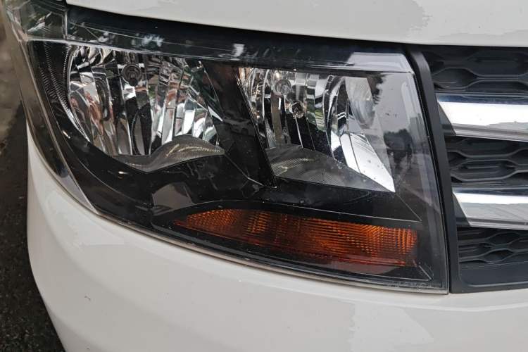 Used JAC Refine M3 2019 Creator Edition 1.8L Luxury Model Right Front Headlight