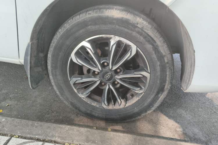Used JAC Refine M3 2019 PLUS IKEA Edition 1.8L Luxury Model Right Front Wheel Hub