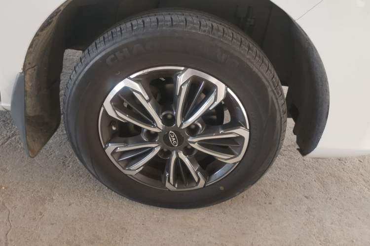 Used JAC Refine M3 2019 IKEA Edition 1.8L Luxury Smart Model Right Front Wheel Hub