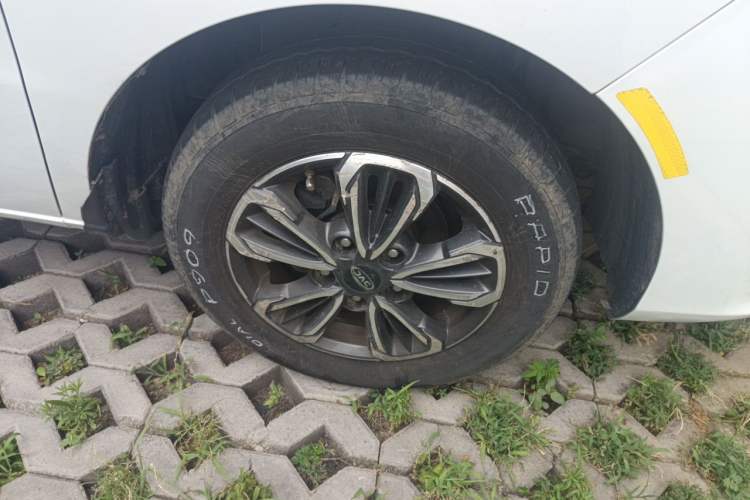 Used JAC Refine M3 2019 IKEA Edition 1.6L Luxury Model Right Front Wheel Hub