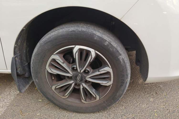 Used JAC Refine M3 2019 IKEA Edition 1.8L Luxury Smart Model Right Front Wheel Hub