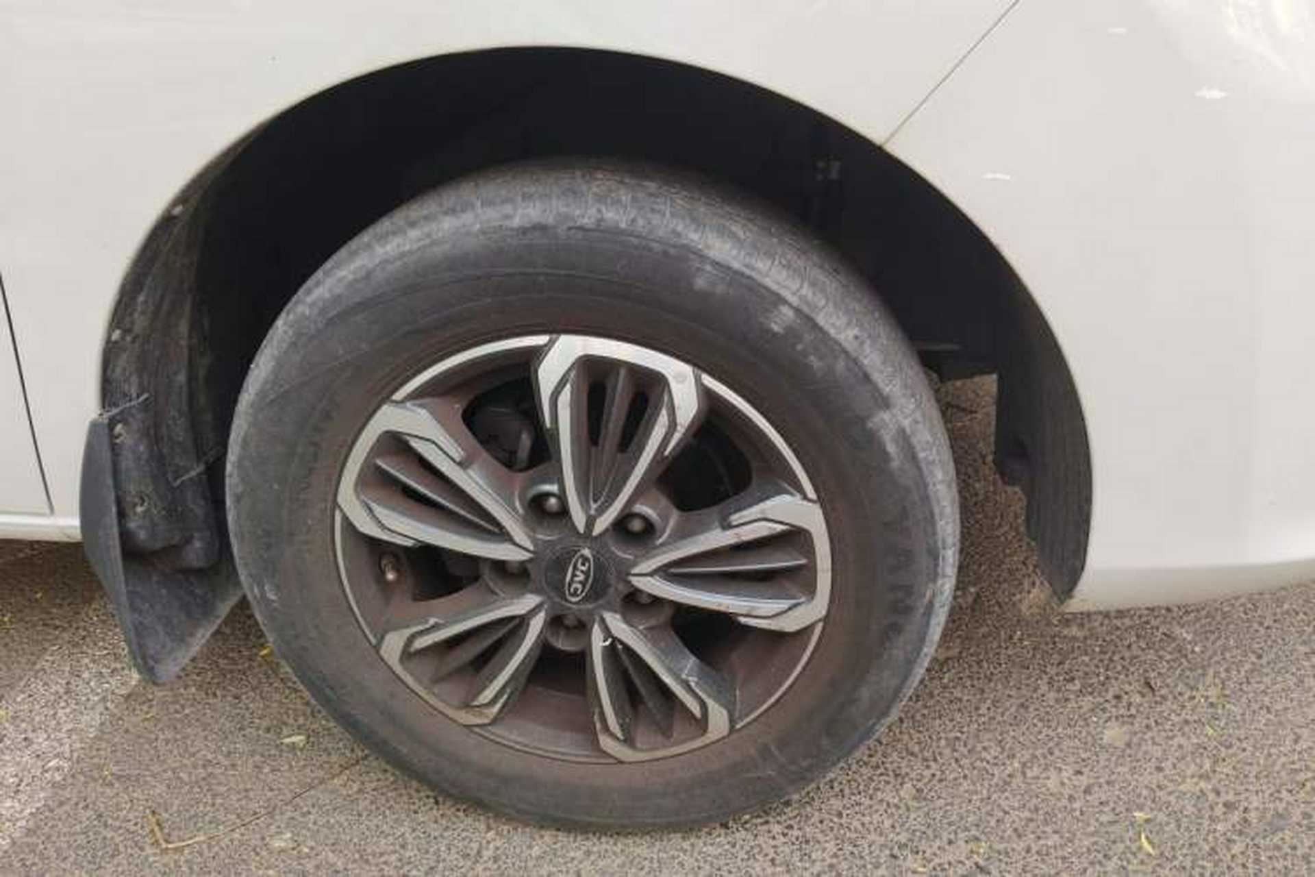Used JAC Refine M3 2019 IKEA Edition 1.8L Luxury Smart Model Right Front Wheel Hub