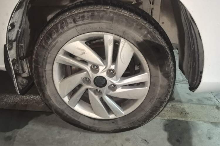 Used JAC Refine M3 2019 IKEA Edition 1.6L Luxury Smart Model Right Front Wheel Hub