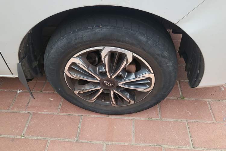 Used JAC Refine M3 2019 IKEA Edition 1.8L Luxury Smart Model Right Front Wheel Hub