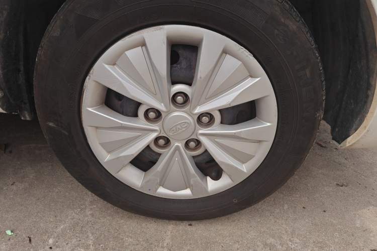 Used JAC Refine M3 2019 Creator Edition 1.8L Luxury Smart Version Right Front Wheel Hub