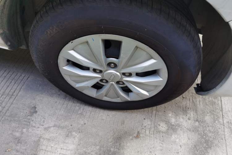 Used JAC Refine M3 2019 Creator Edition 1.8L Luxury Model Right Front Wheel Hub