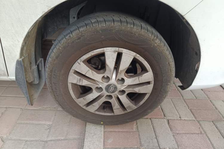 Used JAC Refine M3 2019 IKEA Edition 1.6L Luxury Smart Model Right Front Wheel Hub