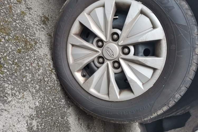 Used JAC Refine M3 2019 IKEA Edition 1.6L Luxury Model Right Front Wheel Hub