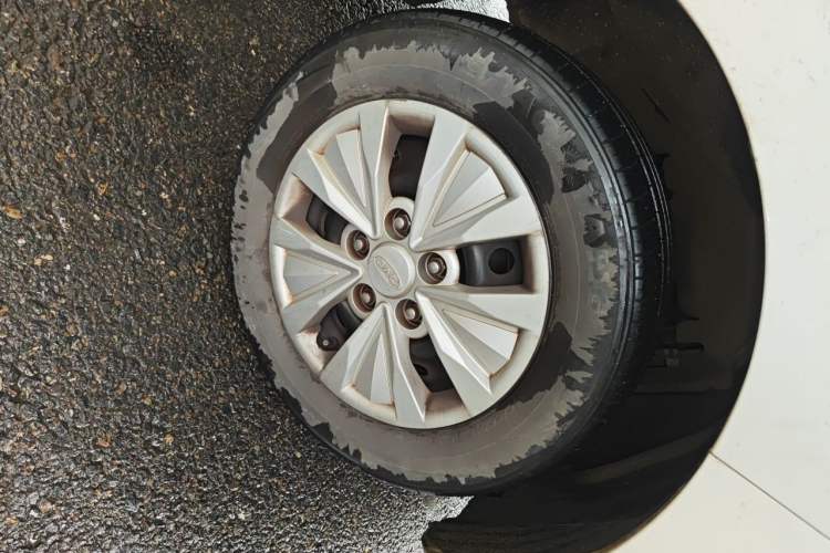 Used JAC Refine M3 2019 Creator Edition 1.8L Luxury Model Right Front Wheel Hub