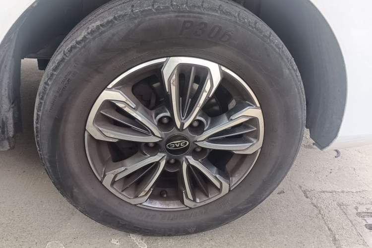 Used JAC Refine M3 2019 PLUS IKEA Edition 1.8L Luxury Model Right Front Wheel Hub