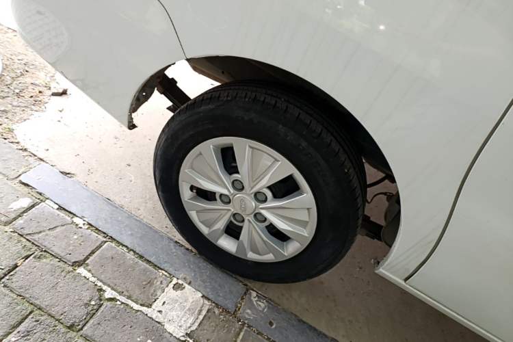 Used JAC Refine M3 2019 Creator Edition 1.8L Luxury Model Right Rear Wheel Hub