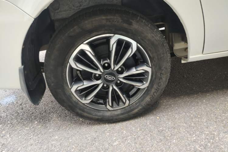 Used JAC Refine M3 2019 IKEA Edition 1.8L Luxury Smart Model Right Rear Wheel Hub