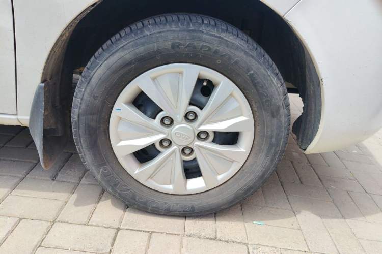 Used JAC Refine M3  Right Front Wheel Hub