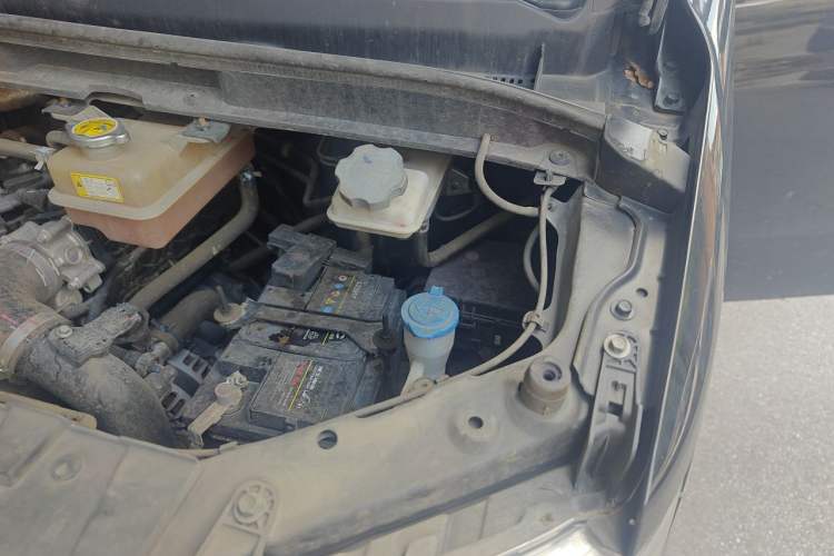 Used JAC Refine M3 2021 PLUS IKEA High-Power Edition 1.5T Luxury Model Engine Bay Left