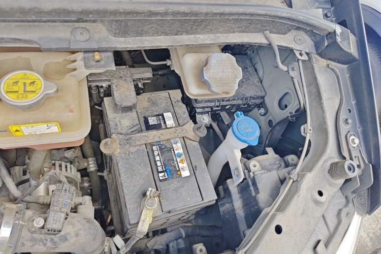 Used JAC Refine M3 2021 IKEA High-Power Edition 1.5T Luxury Model Engine Bay Left