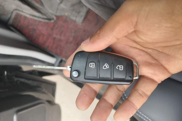 Used JAC Refine M3 2021 PLUS 1.8L 2-Seat Shuttle Version Vehicle Key