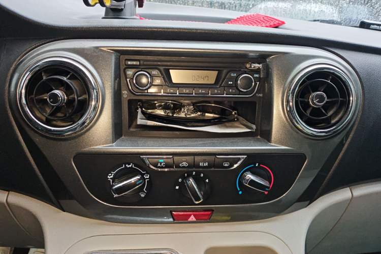 Used JAC Refine M3 2021 PLUS IKEA High-Power Edition 1.5T Luxury Model Audio And AC Panel