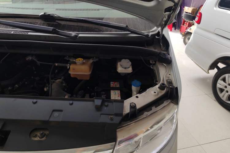 Used JAC Refine M3 2021 PLUS IKEA High-Power Edition 1.5T Luxury Model Engine Bay Left