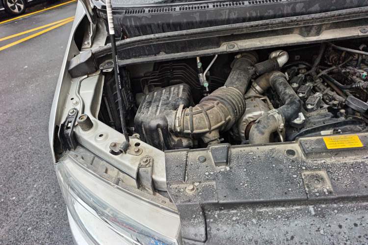 Used JAC Refine M3 2021 PLUS IKEA High-Power Edition 1.5T Luxury Model Engine Bay Right