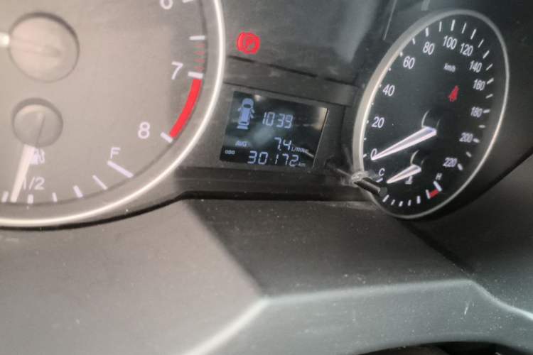 Used JAC Refine M3 2021 PLUS 1.8L 2-Seat Shuttle Version Odometer Close Up