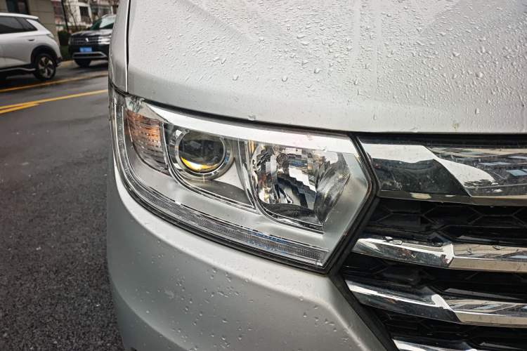 Used JAC Refine M3 2021 PLUS IKEA High-Power Edition 1.5T Luxury Model Right Front Headlight