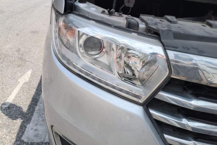 Used JAC Refine M3 2021 PLUS 1.8L 2-Seat Shuttle Version Right Front Headlight