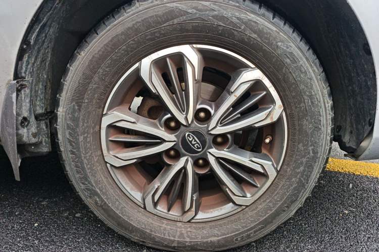 Used JAC Refine M3 2021 PLUS IKEA High-Power Edition 1.5T Luxury Model Right Front Wheel Hub