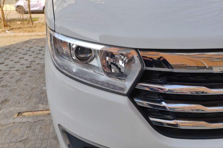 Used JAC Refine M3 2021 IKEA High-Power Edition 1.5T Luxury Smart Model Right Front Headlight