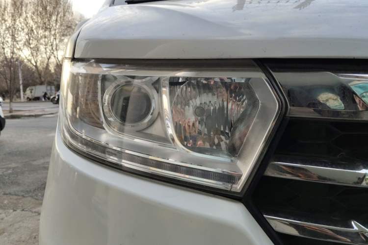 Used JAC Refine M3 2021 IKEA High-Power Edition 1.5T Luxury Smart Model Right Front Headlight