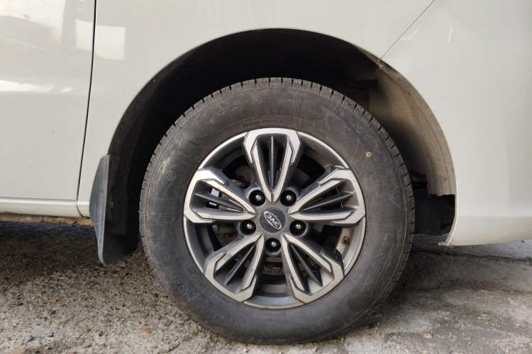 Used JAC Refine M3 2021 IKEA High-Power Edition 1.5T Luxury Smart Model Right Front Wheel Hub