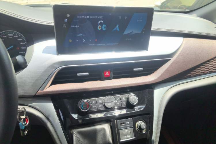Used JAC Refine M3 2022 1.5T 7-Seater Standard Edition Audio And AC Panel