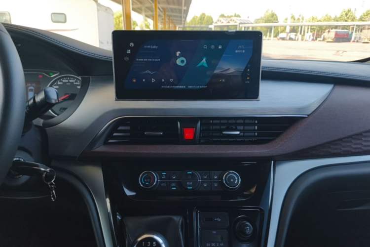 Used JAC Refine M3 2022 1.5T 7-Seater Standard Edition Audio And AC Panel
