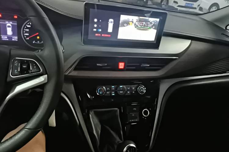 Used JAC Refine M3 2022 PLUS 1.8L 7-seater Standard Model Audio And AC Panel
