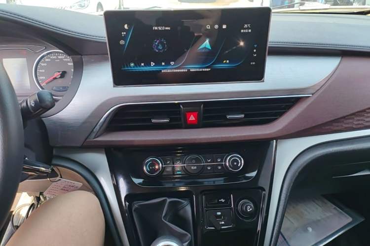 Used JAC Refine M3 2022 PLUS 1.8L 7-seater Standard Model Audio And AC Panel
