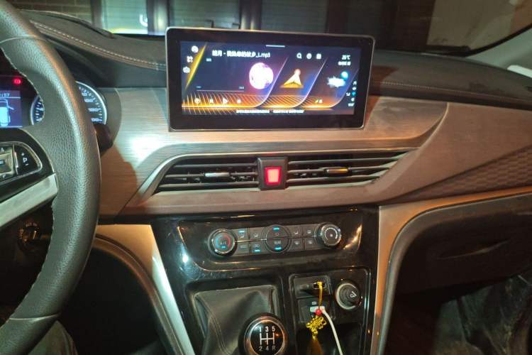 Used JAC Refine M3 2022 PLUS 1.8L 7-seater Standard Model Audio And AC Panel