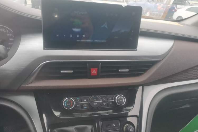 Used JAC Refine M3 2022 PLUS 1.8L 7-seater Standard Model Audio And AC Panel