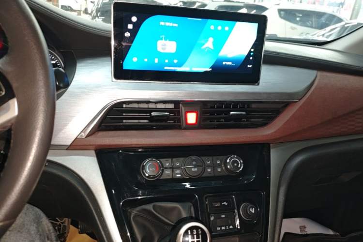 Used JAC Refine M3 2022 1.8L 7-seat Standard Edition Audio And AC Panel