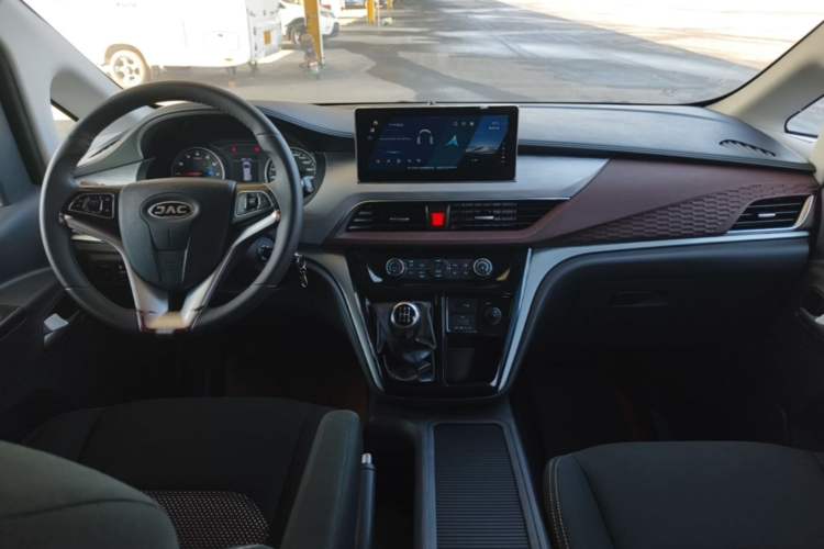Used JAC Refine M3 2022 1.5T 7-Seater Standard Edition Center Console