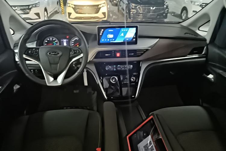 Used JAC Refine M3 2022 PLUS 1.8L 7-seater Standard Model Center Console