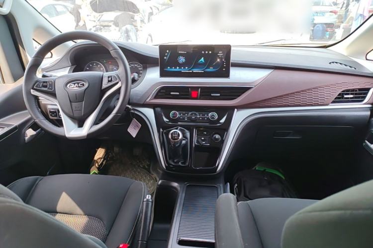 Used JAC Refine M3 2022 PLUS 1.8L 7-seater Standard Model Center Console