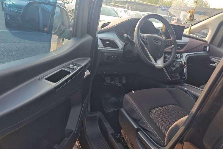 Used JAC Refine M3 2022 PLUS 1.8L 7-seater Standard Model Driver Seat