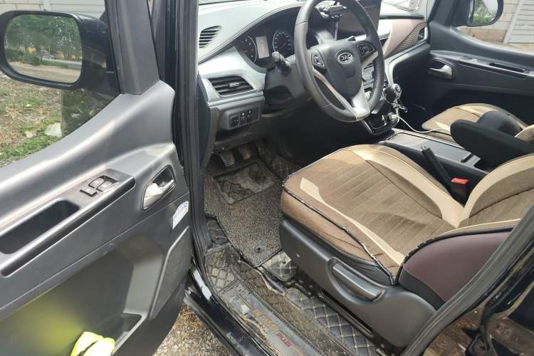 Used JAC Refine M3 2022 PLUS 1.8L 7-seater Standard Model Driver Seat