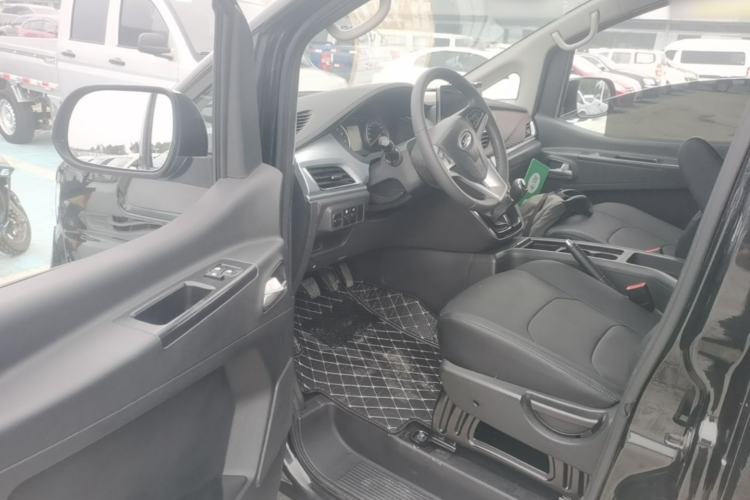 Used JAC Refine M3 2022 PLUS 1.8L 7-seater Standard Model Driver Seat